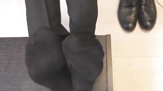 Wellcut Alexander showed off his stunning size ten feet and his beautiful physique