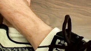 Big dicked skater boy Duke jacks off and shows us his bare feet