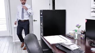 Johnny Castle eats Lexi Luna wet and tight pussy for promotion