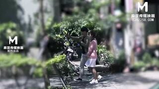 [Domestic] Madou Media Works/MD-0084 Expert Young chick on the Road/ Free See