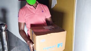 Got banged from flipkart delivery boy instead of cash when my hubby not home