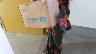 Got banged from flipkart delivery boy instead of cash when my hubby not home