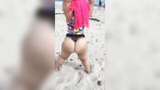 Huge ass Pinky nude beach fun