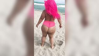 Huge ass Pinky nude beach fun