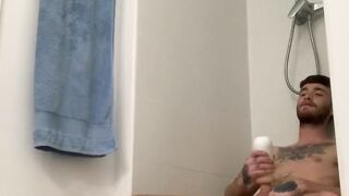 Amateur records himself using fleshlight in the bathroom