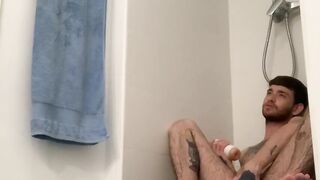 Amateur records himself using fleshlight in the bathroom