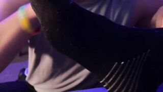 Cyrus felt good and relaxed after getting his feet worshiped and sucked by lustful Da