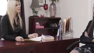Mesmerizing India Summer tongued by naughty teen