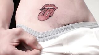 That horny guy loves to empty his balls in his own mouth