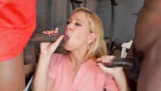 Slutty mommy spitroasted in an interracial threeway