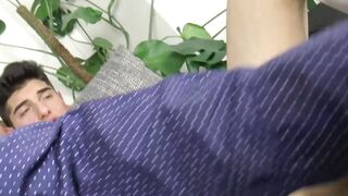 Amazing hunk Jared Shaw with huge dick gets handjob