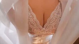 Natural BUSTY BABE Shows her MAGIC vol1