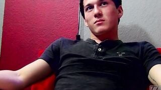 Young gay makes his partner blow him before bareback
