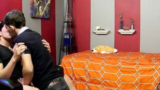 Young gay makes his partner blow him before bareback