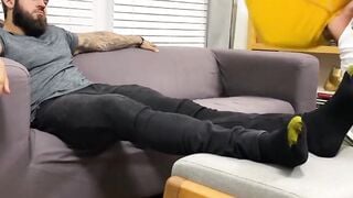 MaleFeetXXX.com - Zeek P's feet sucked and worshiped by hunky Ray H's expert mouth