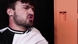 Hunky Aiden Tyler jerked off in an intense feet worship by hairy Michael Roman