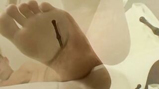 Sexy Cooper Reeves pumps out his hot fresh cream all over his naked foot