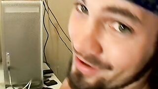 Straight thug jerks off solo while his balls bounce
