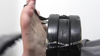 Gloves are the perfect tickle weapon for some nice feet here