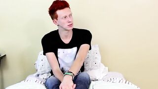 Twink spreads his ass and jerks off to an explosive finish