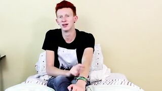 Twink spreads his ass and jerks off to an explosive finish
