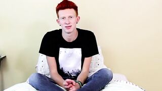 Twink spreads his ass and jerks off to an explosive finish