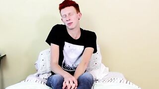 Twink spreads his ass and jerks off to an explosive finish