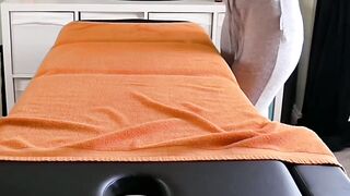 Tattooed Bella O Hare blows big dick client after massage