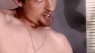 Amateur butt pirate receives a blowjob from skinny gay