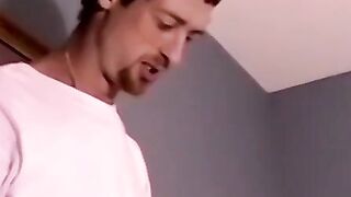 Amateur butt pirate receives a blowjob from skinny gay