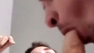 Gay amateurs in threeway jack off while cocks are sucked