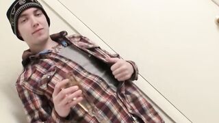 Skater dude Blinx teases his fans til he shoots his cum in his cocktail