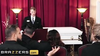 (Sally DAngelo, Jimmy Michaels) Nailed Their Brains Out To Help Sally Forget Her Loss - Brazzers