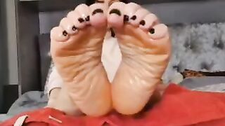 More Amy's Huge Yummy Foot