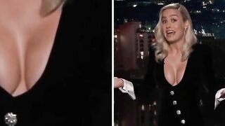 Brie Larson (pechos)