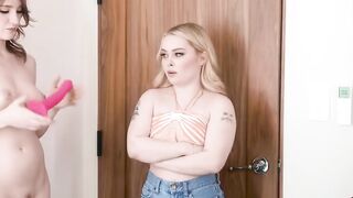 cougar Stepmom Joins Daughters For All-chick Three-Way With Epic Triple Simultaneous Orgasm