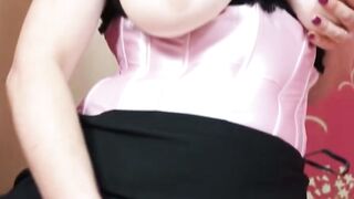 Long natural titties cougar masturbates and gets an orgasm inside bed