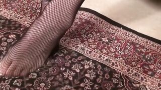 BBW Kimmie does it herself with the dildo