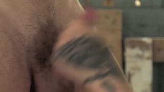Handsome dominator Xavier Sibley is determined to let his sub splashes his cum