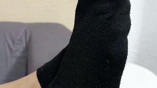 MaleFeetXXX.com - The voyeur's lustful surprise at seeing hunky Aldo's bare feet expo