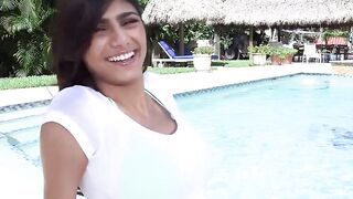 Hardcore pool fuck after Mia Khalifa gives nice blowjob