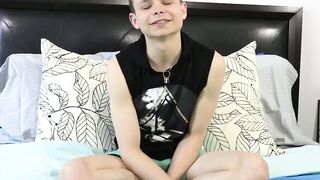 Buff twink enjoys using butt plug mixed with masturbation