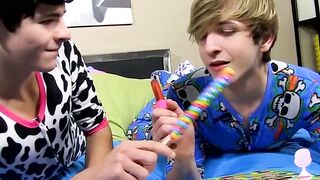 Jacob Grant slurping on twinks big dick before raw riding