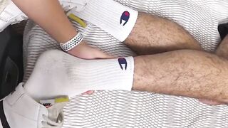 MaleFeetXXX.com - Bearded Maui's shock at waking up to his giant foot being sniffed a