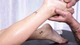 Body massage turns into a deep pussy ramming with muscular Sergeant Miles and hot Kir