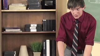 Horny blonde twink Atlanta Grey gives passionate blowjob Hoe 2