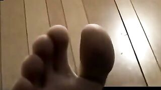 ToesXXX.com - Skinny butt muncher's foot tease and jerk off session