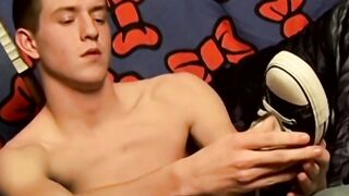 Hot straight guy Gauge shares his cum load in front of the camera