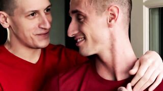 Bareback threesome with muscular and tattooed homosexuals