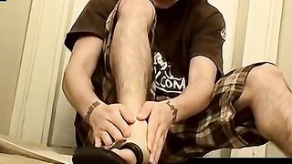 ToesXXX.com - Bearded jock's solo foot and hairy dick play